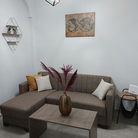 Anibo Studios And Apartments Zero Point 52 Tesalonika Bagian luar foto