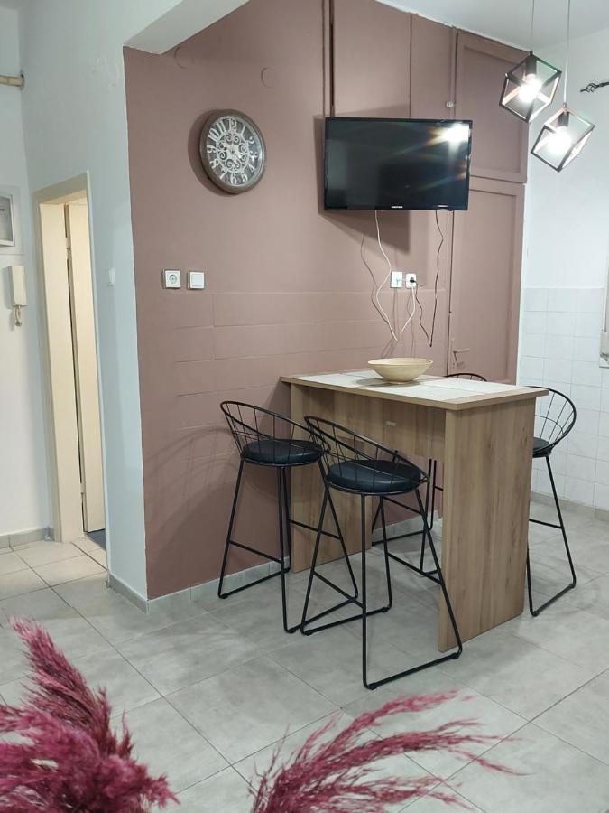 Anibo Studios And Apartments Zero Point 52 Tesalonika Bagian luar foto